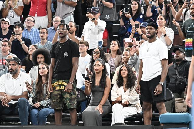 星空投注-父子三人同台也能实现？詹姆斯直言请大家拭目以待