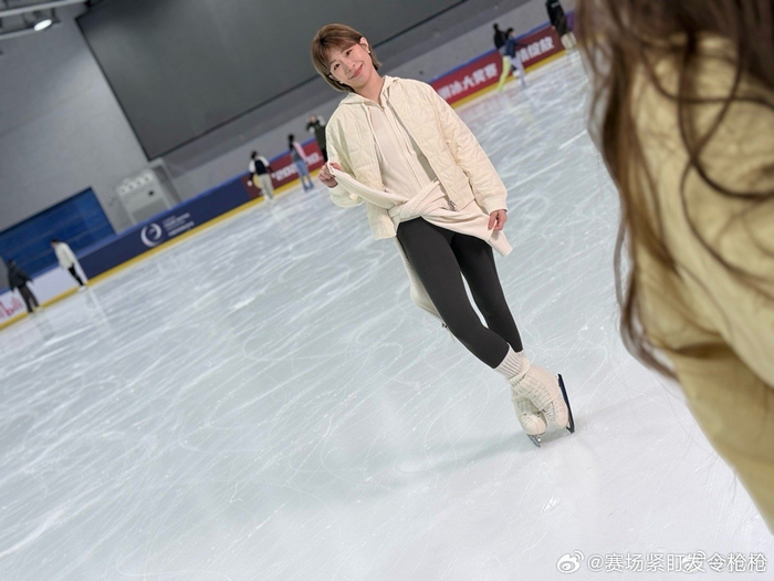 星空体育官网-张丹晒花样滑冰训练与带娃日常|冬奥会|拍摄_新浪新闻