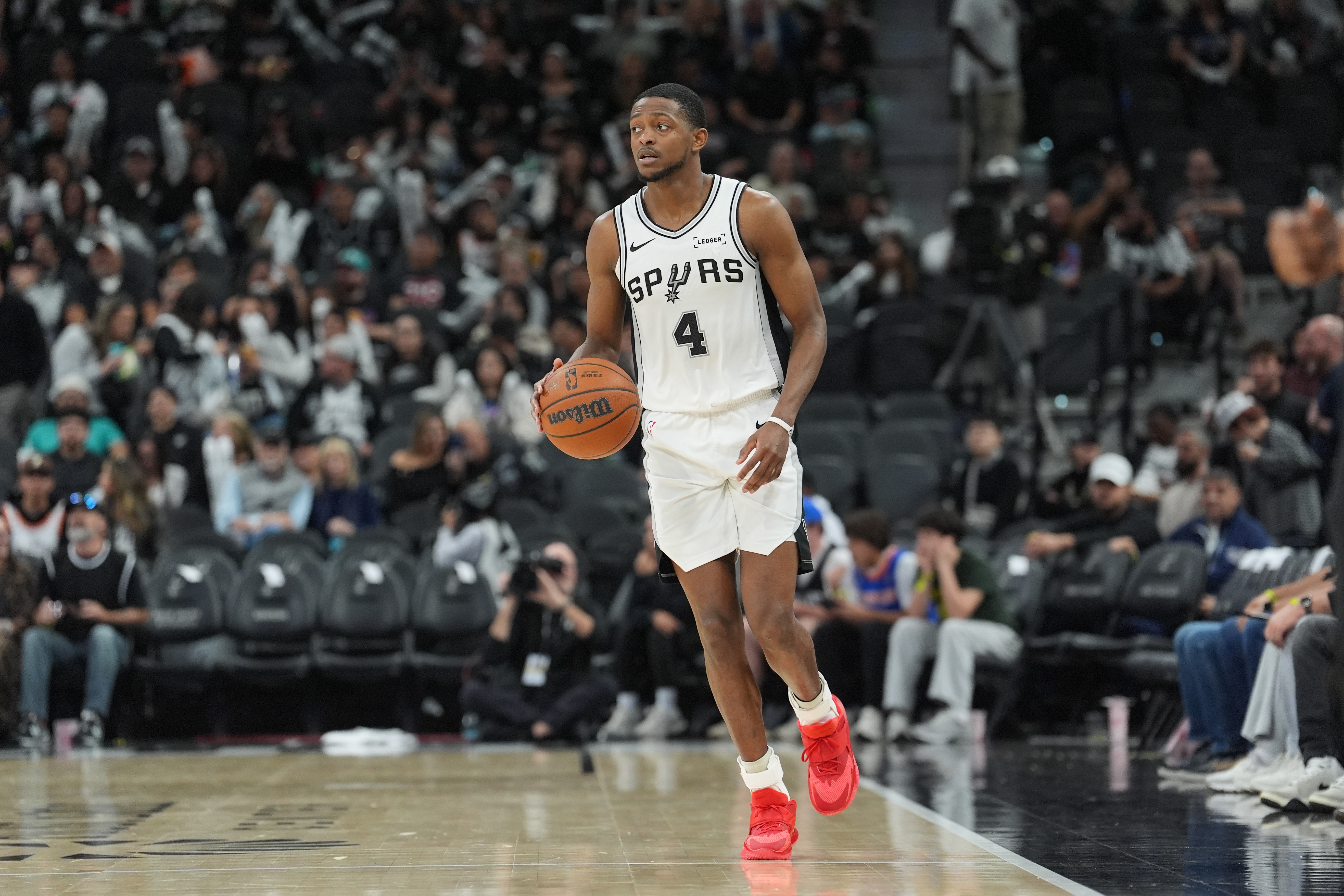 星空投注-巴特勒报销勇士梦碎！美媒建议库里联手文班 福克斯&amp;索汉等成筹码