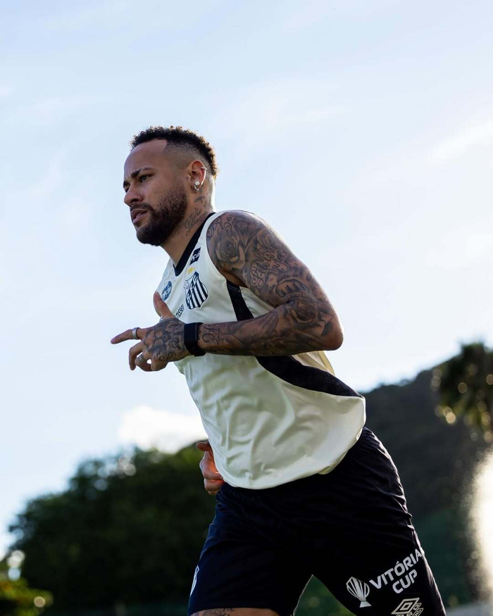 内马尔发文为足球加油|内马尔·达·席尔瓦_新浪体育_新浪新闻