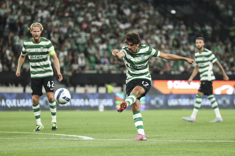 葡媒：拜仁正在关注葡体边锋特林康，球员解约金6000万欧