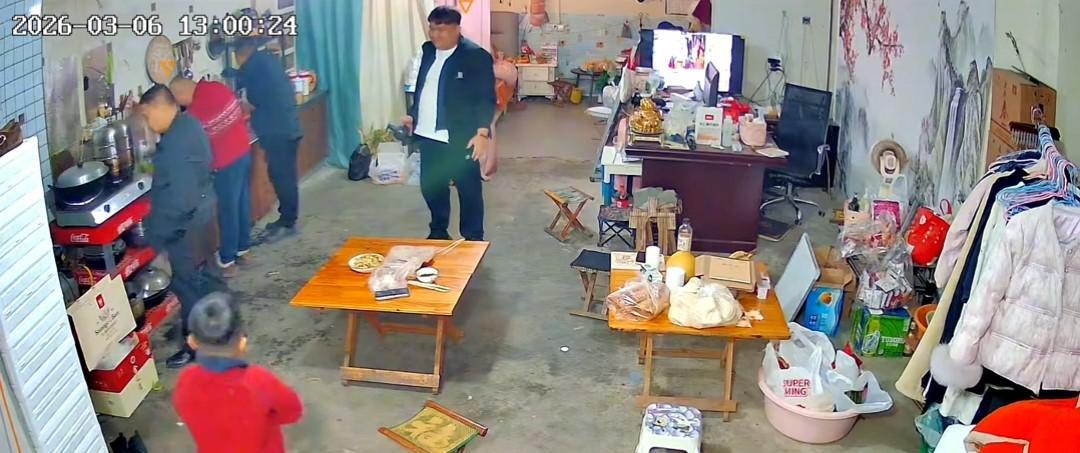 星空体育官网-没出正月就理发，舅舅暴怒狠踹6岁外甥，妈妈给舅舅赔罪发红包！