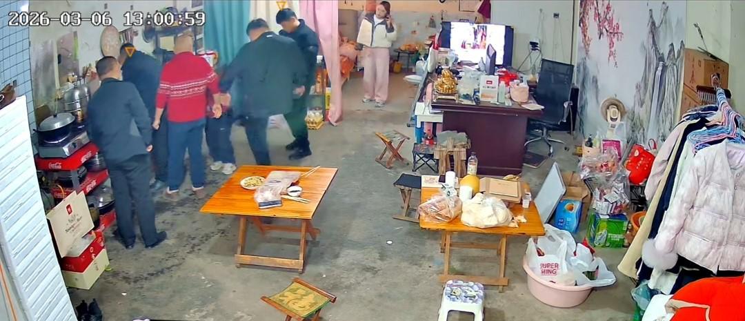 星空体育官网-没出正月就理发，舅舅暴怒狠踹6岁外甥，妈妈给舅舅赔罪发红包！