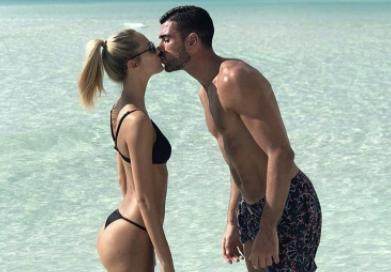 1609987636461019078.png 星空官网-佩莱成功向瓦尔加求婚 美妻娇羞晒出鸽子蛋大钻戒